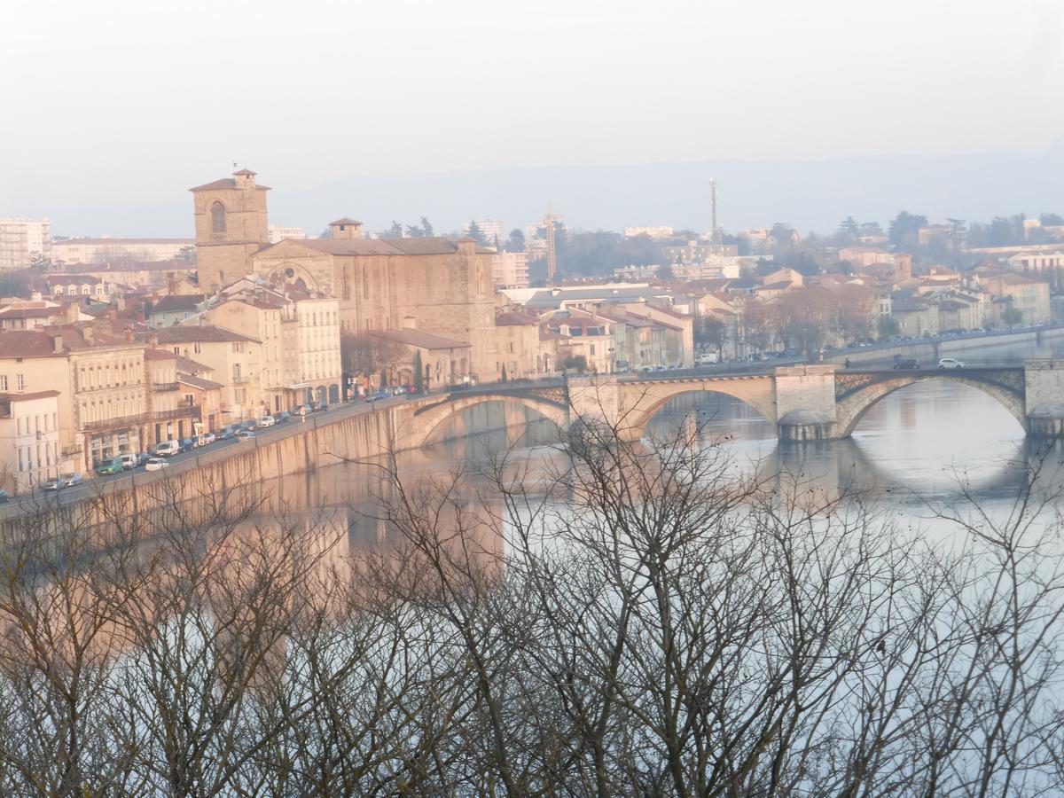 Au The A La Menthe Bed & Breakfast Romans-sur-Isere Exterior photo